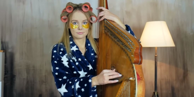 К Новому году. Украинские музыканты записали современную версию “Щелкунчика” под бандуру и баян