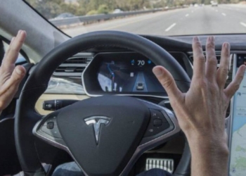 В США автопилот Tesla спас водителя от аварии, и глазом не моргнув