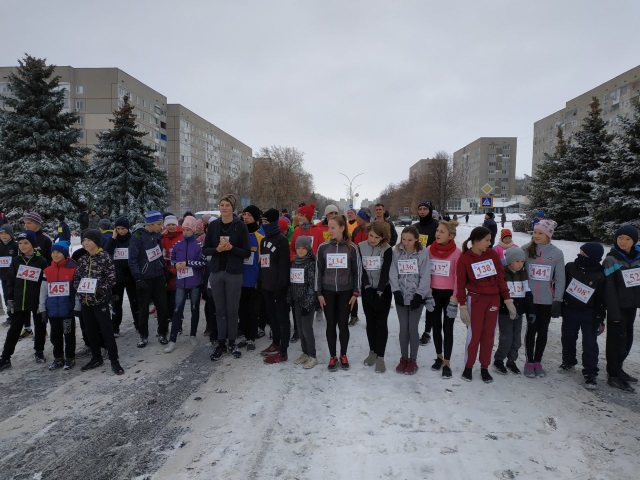 В Южноукраинске около 100 бегунов из 8 городов приняли участие в легкоатлетическом пробеге, посвященном Дню энергетика 3