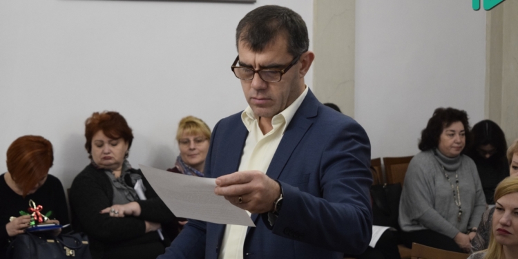 «Там муха без билета не пролетит» — Сенкевич заявил о законности и прозрачности распределения социального жилья