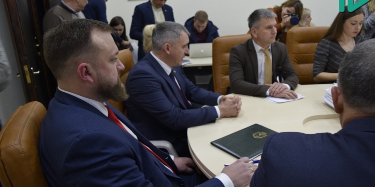 Бюджетная комиссия горсовета рекомендовала Сенкевичу внести изменения в проект бюджета на 2019 год, чтоб найти 165 миллионов для областных программ