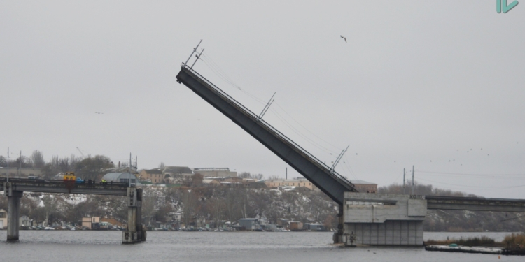 В Николаеве разводили все три моста