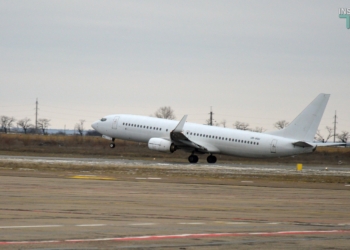 Николаевский аэропорт сегодня впервые отправил чартер в Египет и принял киевский рейс