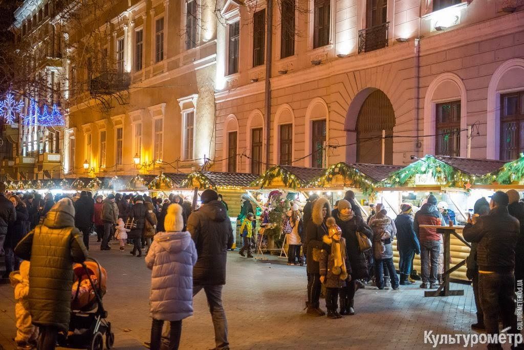 Огромные скульптуры и инсталляции: посмотрите, как к Рождеству украсили Одессу 22