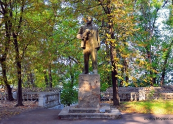 В Николаеве хотят снести очередной памятник Ленину, но не знают как