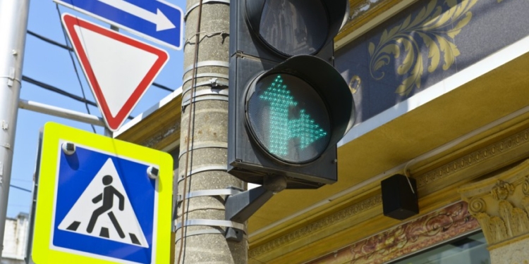 Департаменту ЖКХ поручили исправить стрелку на светофоре возле «Эпицентра», что на Херсонском шоссе