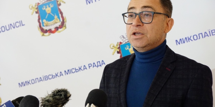 Отмечать новогодние праздники Николаев начнет с 19 декабря, невзирая на военное положение