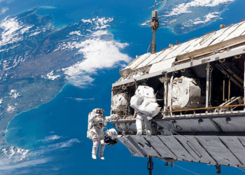 В РФ хотят следить за космонавтами на МКС, но камеры установить нет времени