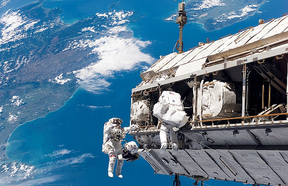 В РФ хотят следить за космонавтами на МКС, но камеры установить нет времени