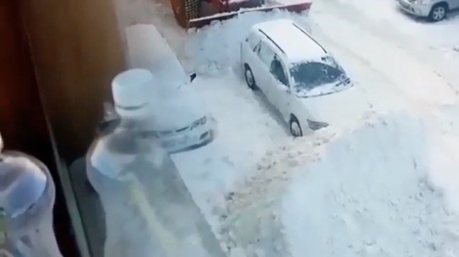 Лайфхак для коммунальщиков: как в Виннице поступают с машинами, которые мешают убирать снег 1