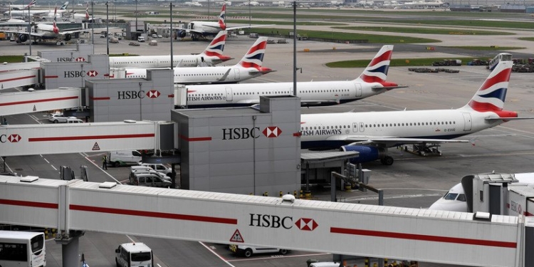 Английская полиция задержала двух человек, терроризировавших дронами лондонский аэропорт Гатвик