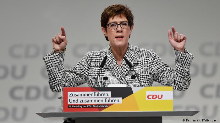 Вместо Меркель. Новым председателем партии ХДС избрали Аннегрет Крамп-Карренбауэр 1