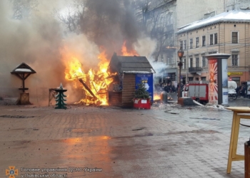 На рождественской ярмарке во Львове произошел взрыв, есть пострадавшие