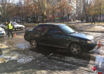 На Центральном проспекте сбили пенсионера, переходившего дорогу по «зебре»
