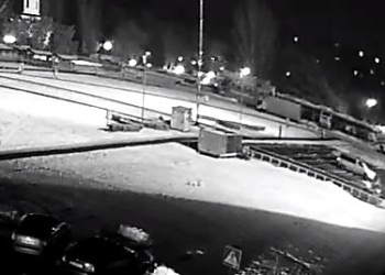 Водитель проехался по строящемуся катку в Николаеве
