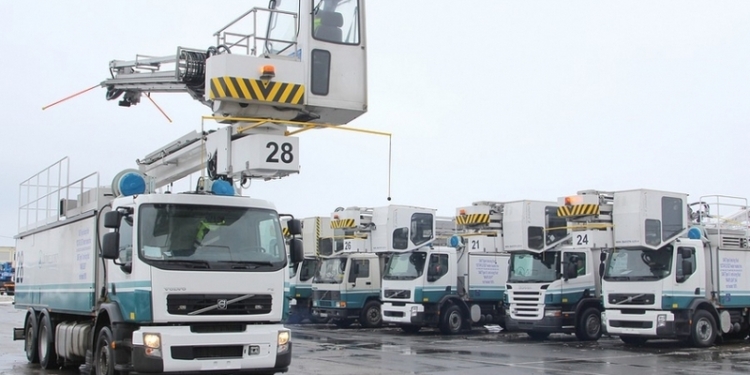 Николаевский аэропорт покупает машину для обработки самолетов от льда за 7,7 млн. у фирмы, созданной за месяц до тендера