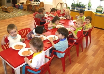 В Житомире воспитательница детсада крала у детей золотые украшения