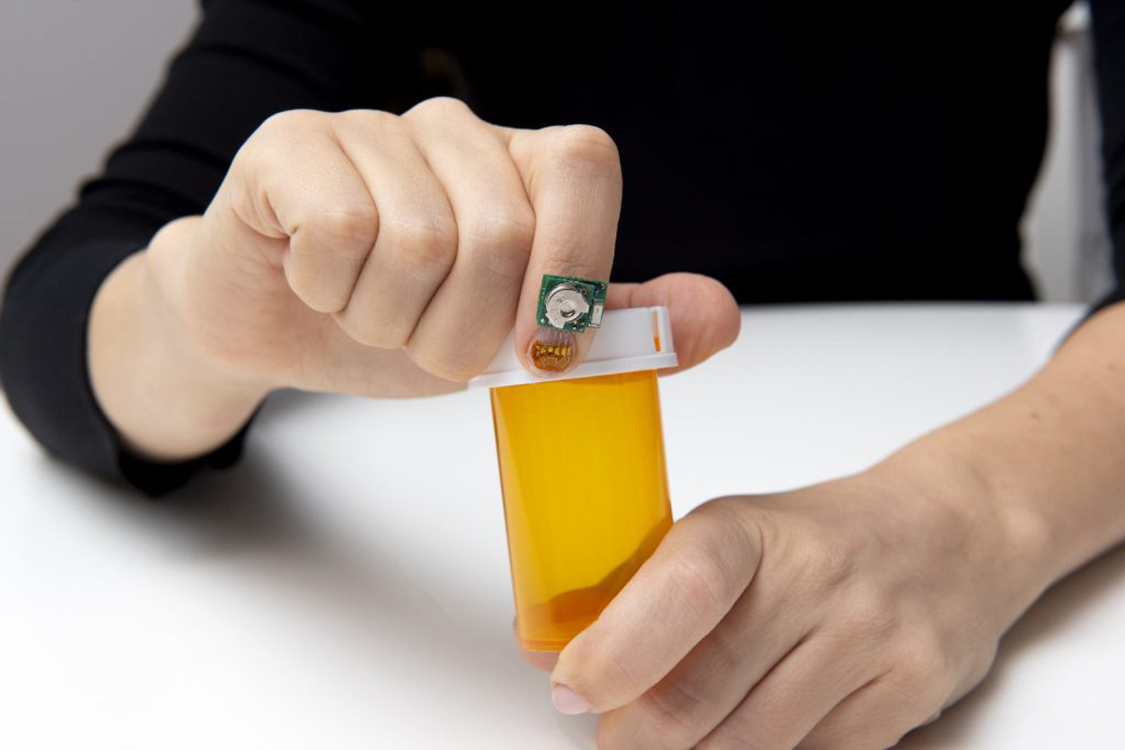 Следить за здоровьем можно будет по датчику на пальце – он уже есть