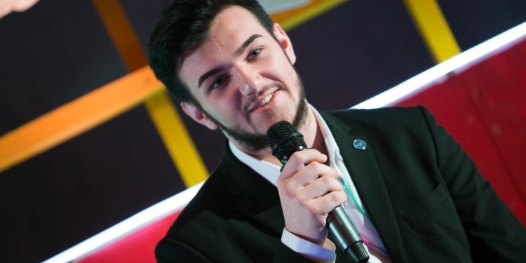 Родине нужны таланты. История украинского школьника, придумавшего бумагу из опавших листьев. Продолжение