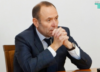 «В парикмахерской у Мартынова и то стригут жестче»: 1-й заместитель мэра Николаева раскритиковал коммунальщиков за обрезку веток на Соборной