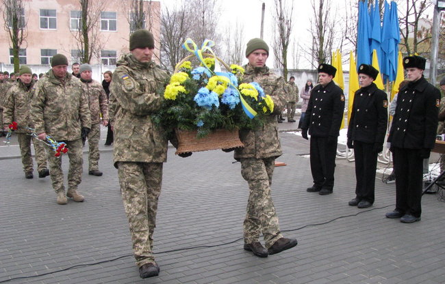 В Николаеве установили памятник украинским воинам-танкистам 1