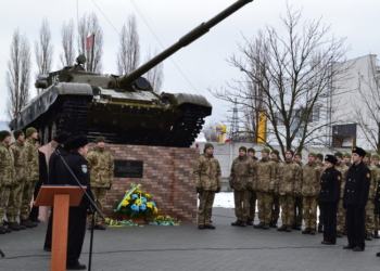 В Николаеве установили памятник украинским воинам-танкистам