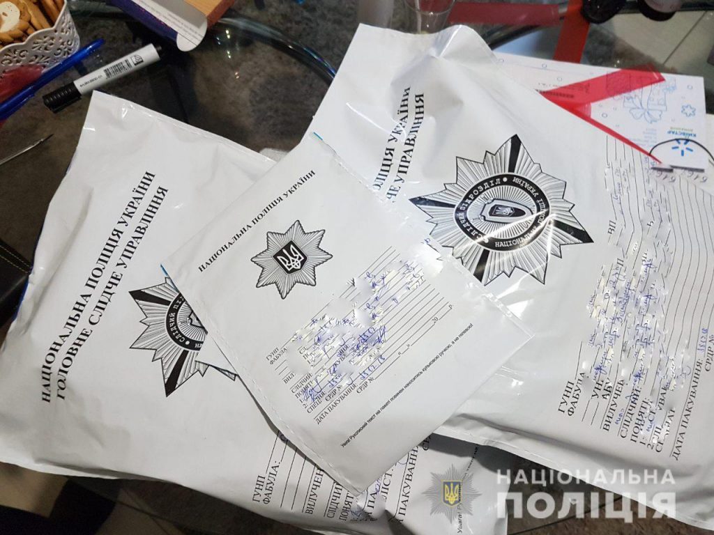 В Николаеве задержали группу наркодилеров, у которых, помимо наркотиков, изъяли оружие и тротил 1