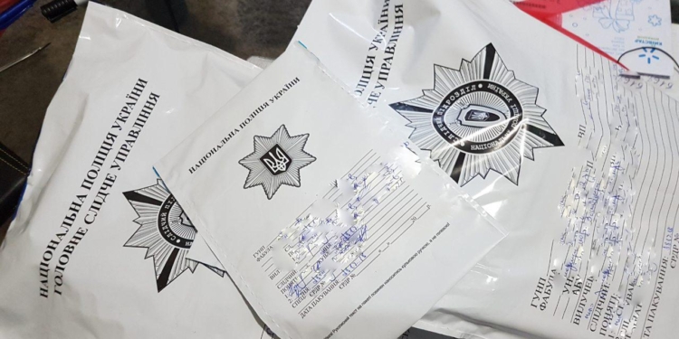 В Николаеве задержали группу наркодилеров, у которых, помимо наркотиков, изъяли оружие и тротил