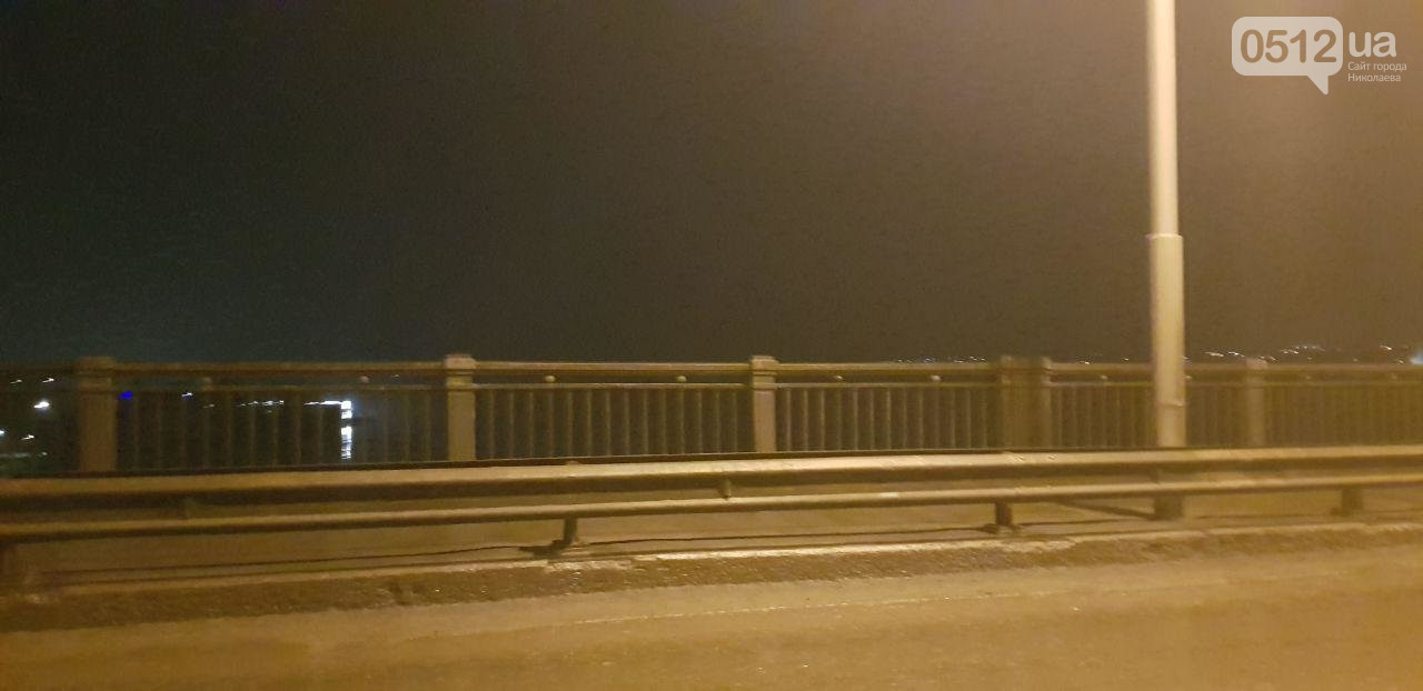 Николаевские патрульные остановили мужчину, который хотел спрыгнуть с Варваровского моста