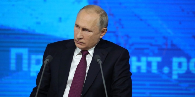 Путин заявил, что Порошенко рассчитывал на гибель украинских моряков, чтобы повысить свой рейтинг