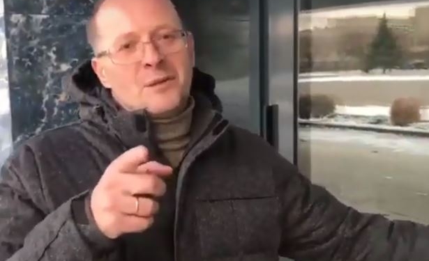 Чтобы купить билеты на рейсы аэропорта Николаев, нужно позвонить директору аэропорта на мобильный