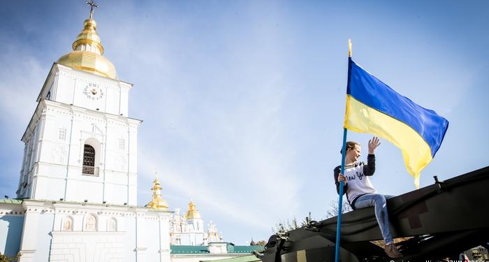 За год укрепилась гражданская идентичность украинцев, но русский язык многим стал роднее, – результаты исследования