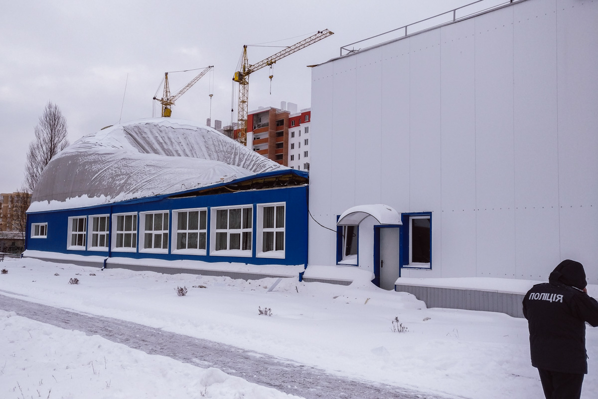 Под Киевом обвалилась крыша нового спорткомплекса – внутри было 30 детей