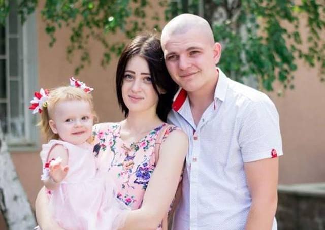 Николаевскому десантнику нужна помощь – спасти от рака его 21-летнюю жену 21