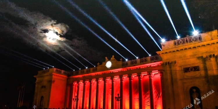 В Одессе стартовал красочный фестиваль света