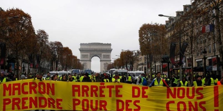 Протесты «желтых жилетов» во Франции: количество задержанных растет