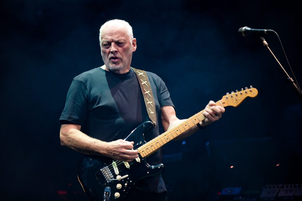Экс-фронтмен Pink Floyd продаст 120 гитар на благотворительном аукционе 1