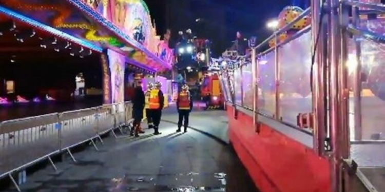 Во Франции аттракцион с несовершеннолетними остановился на высоте 50 метров