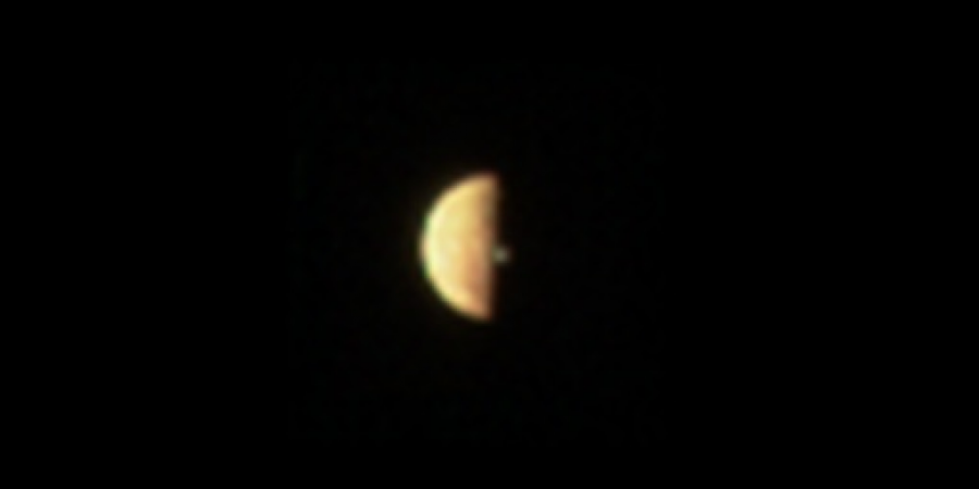Зонд Juno сфотографировал активный вулкан на спутнике Юпитера 1