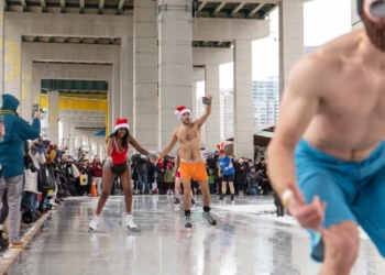 В Торонто состоялся голый забег на коньках