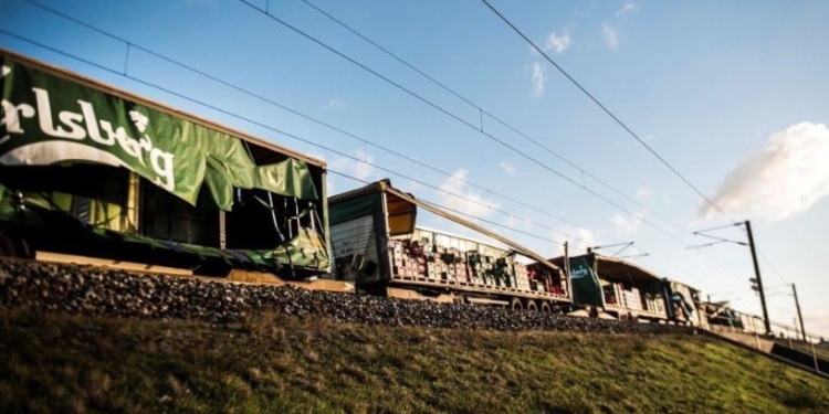 На мосту в Дании столкнулись два поезда, шесть человек погибших