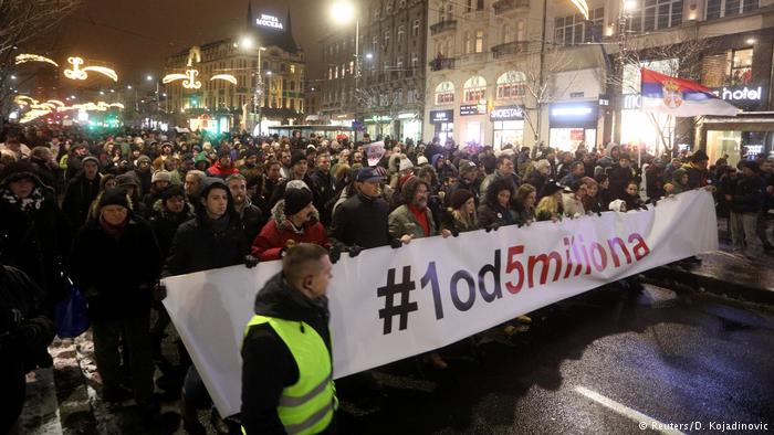 В столице Сербии Белграде вновь прошли акции протеста против политики президента Вучича 1