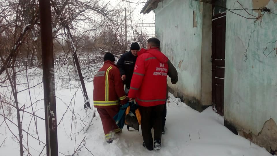 На Николаевщине, чтобы доставить женщину к карете скорой помощи, понадобился автомобиль повышенной проходимости 4