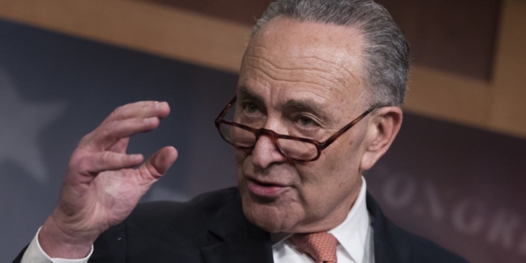 «Санкции в отношении Олега Дерипаски надо сохранить» – лидер демократического крыла в Сенате США