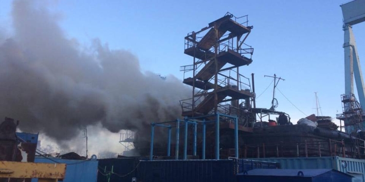 В Николаеве на «ЧСЗ» был пожар – на стапеле горел буксир