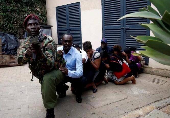 Нападение террористов на отель в Кении – погибли 15 человек 1
