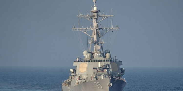 Не помешает. Американский эсминец USS Donald Cook идет в Черное море