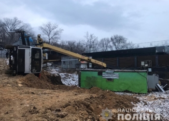 В Одессе на местном пляже “Ланжерон” рухнул строительный кран – погиб рабочий