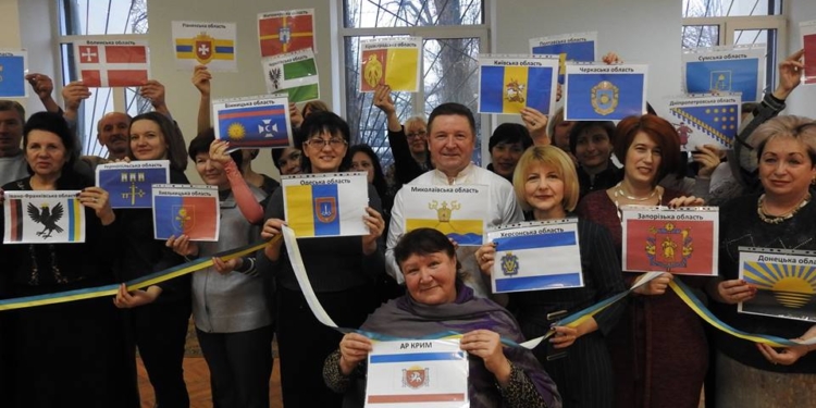 «Разом із власної волі з 1919 року»: в Николаевском ОИППО прошел флешмоб ко Дню Соборности