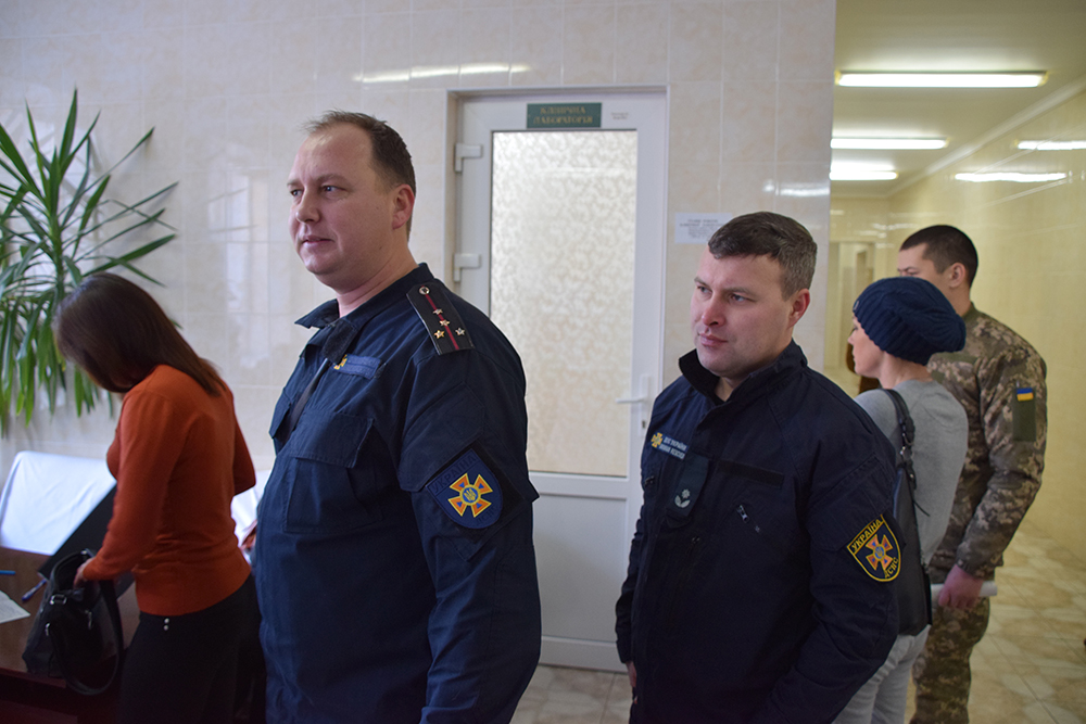 «Ланцюг милосердя»: николаевские спасатели и полицейские в День Соборности сдавали кровь 1